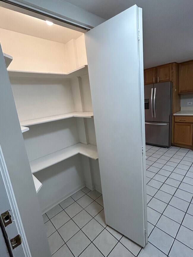 Building Photo - 2634 N Talman Ave