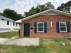 Building Photo - **OFFERING REFUNDABLE APPLICATION FEES** Newly Remodeled 2BD, 1BA Durham Duplex Walking Distance ...