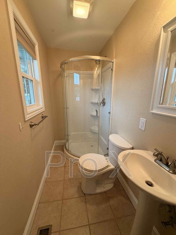 Building Photo - 740 E 33rd St