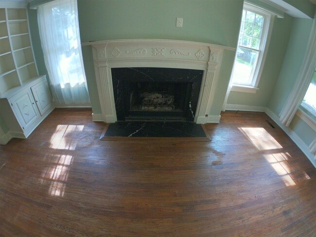 Building Photo - 824 Oakwood St