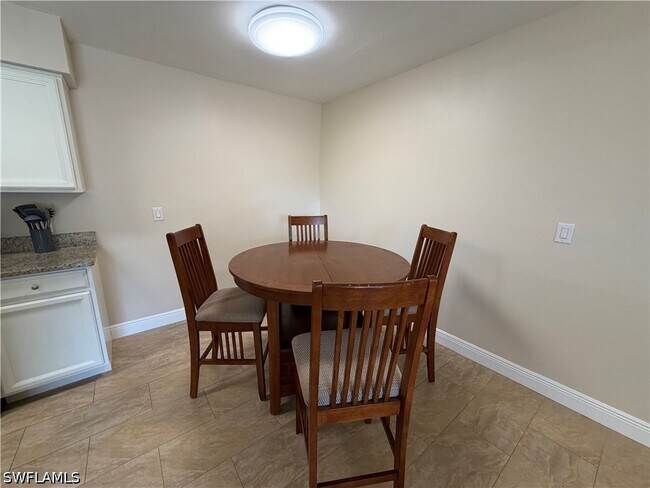 Building Photo - 5327 Summerlin Rd