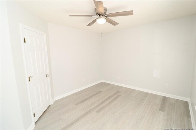 Building Photo - 310 Riverwalk Cir