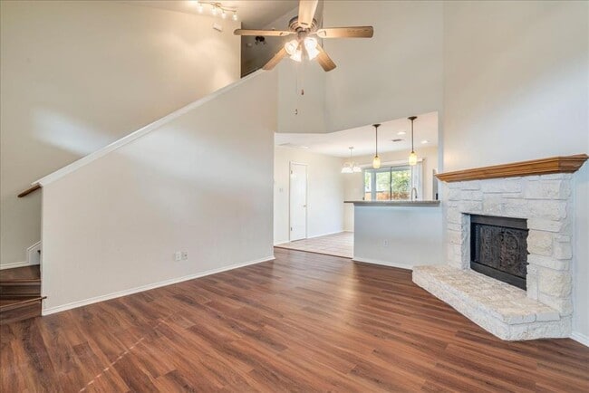 Building Photo - 267 Carolyns Way