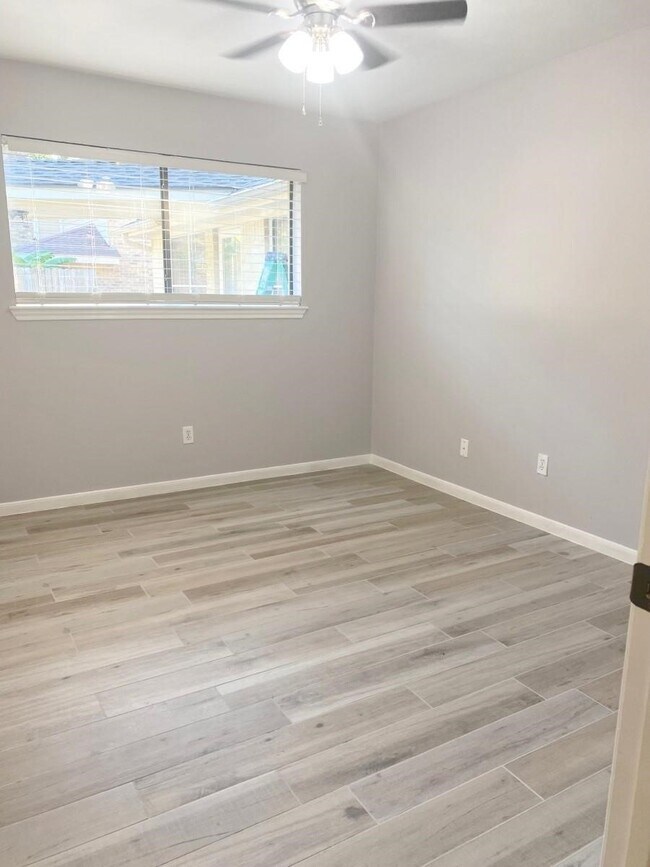 Building Photo - 2338 Brookdale Dr