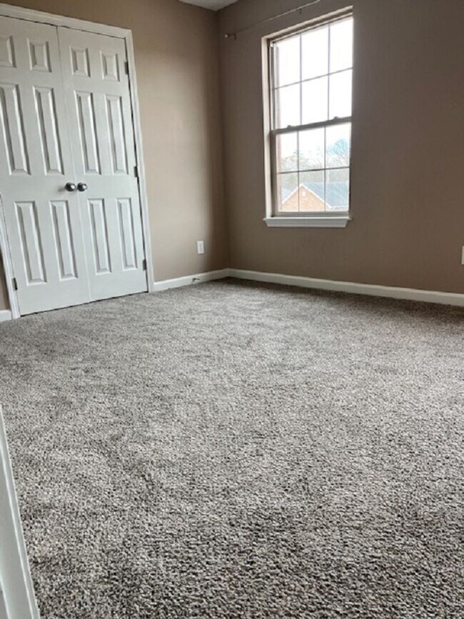 Building Photo - 156 Madison Rae Blvd