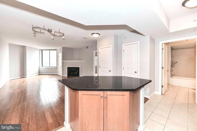 Building Photo - 851 N Glebe Rd