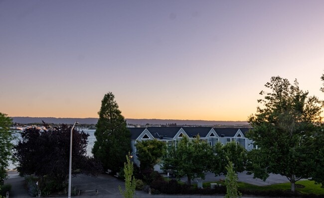 Building Photo - Riverside Townhomes - Waterfront Living in...