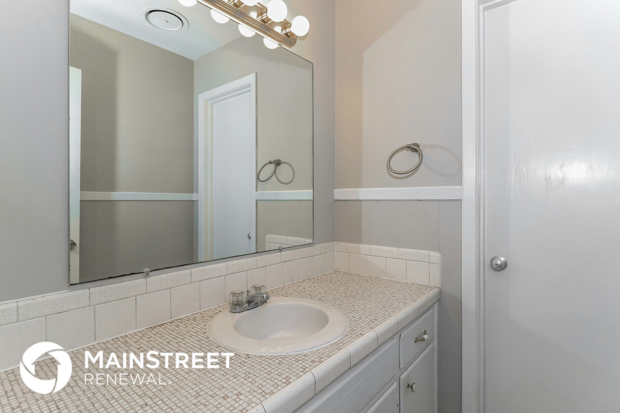 Building Photo - 2276 Sutherland Dr