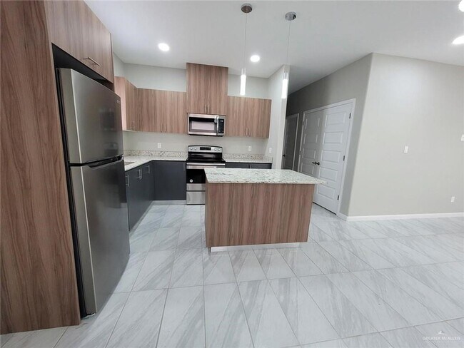 Building Photo - 3803 Las Vistas Ln