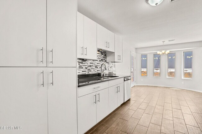Building Photo - 778 Lemington St