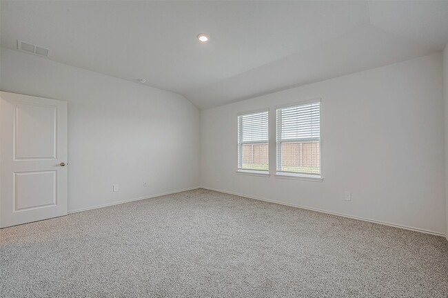 Building Photo - 5034 Balcolm Dr