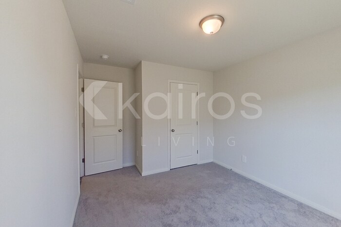 Building Photo - 236 Bluebonnet