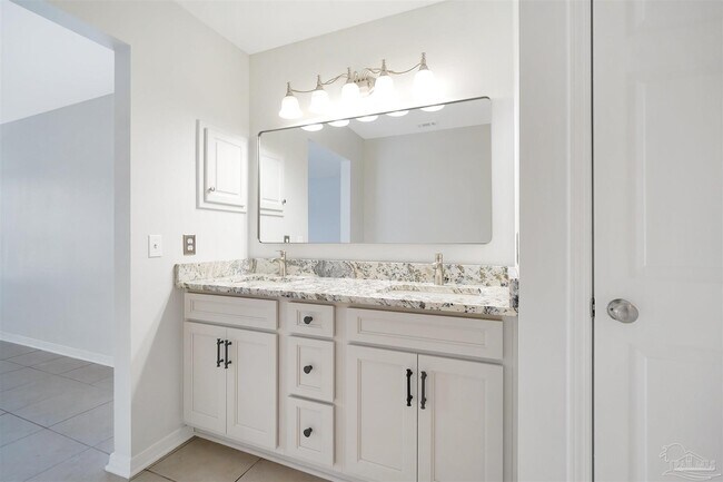 Building Photo - 28 Easton St