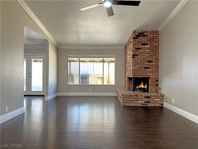 Building Photo - 2414 La Casa Dr