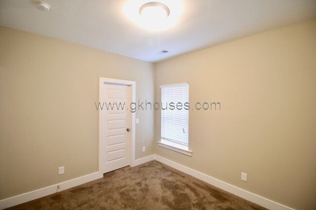 Building Photo - 5525 Park Side Rd