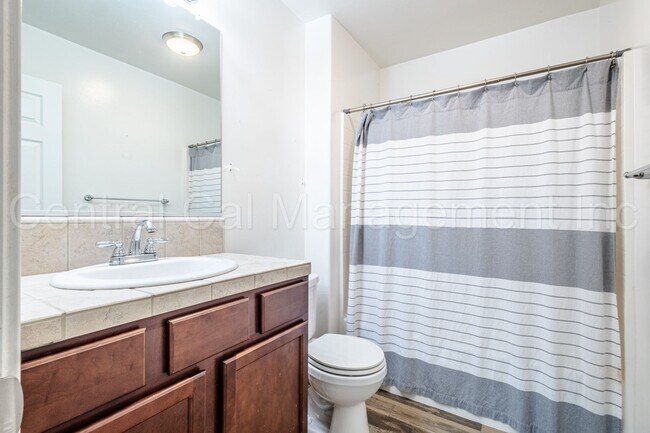 Building Photo - 3 Bedroom/2 Bath Home in Tyner Ranch - $22...