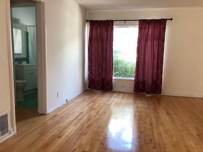 Living/Bedroom - 811 4th St