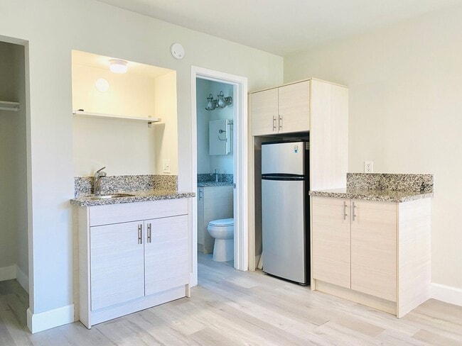 Building Photo - AVAILABLE NOW! LIVE IN THE HEART OF LA JOL...