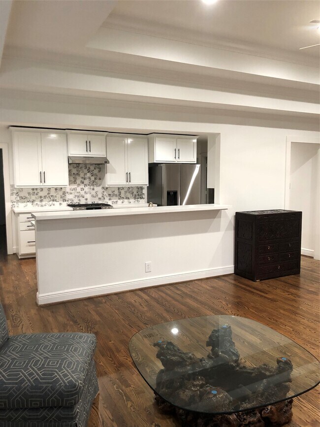 Building Photo - 1346 Chantilly Ln