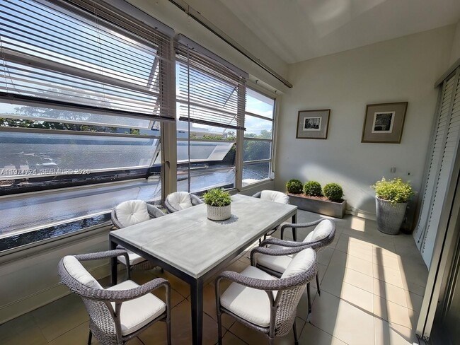 Building Photo - 1400 NE 55th St