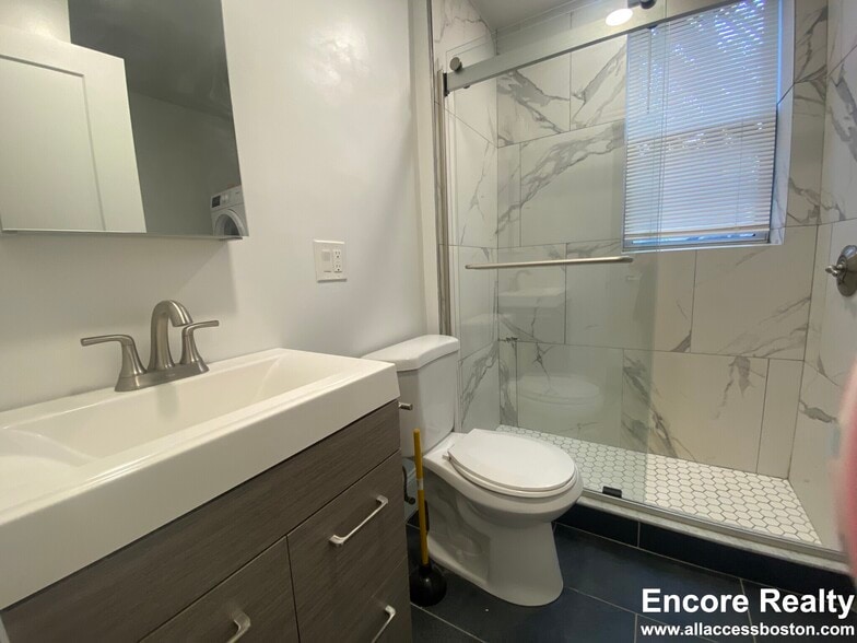 Building Photo - 124 Peterborough St