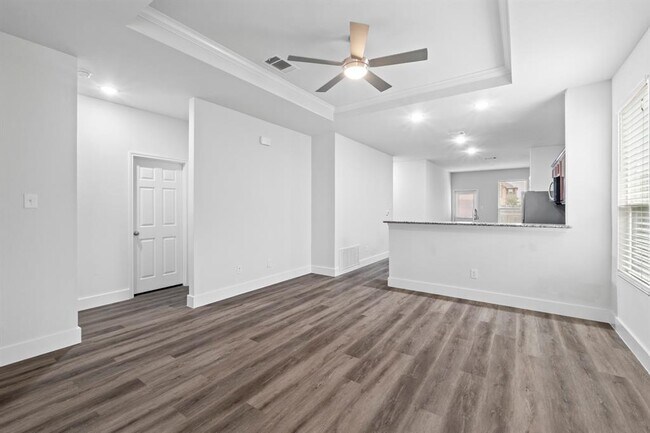 Building Photo - 175 Eves Necklace Dr.