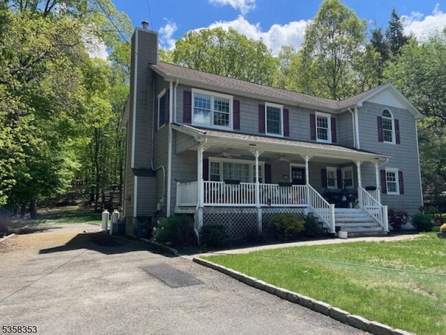 Primary Photo - 16 Oak Ln