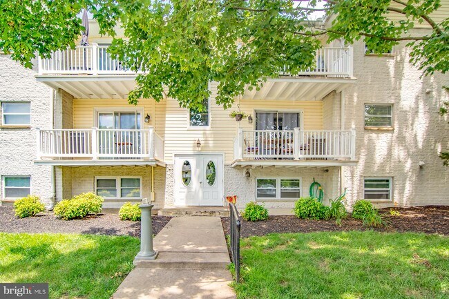 Building Photo - 2 Warren Lodge Ct