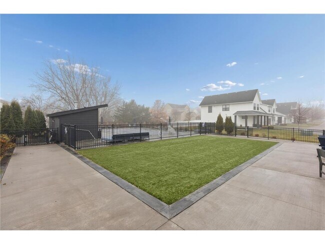 Building Photo - 8689 Deerwood Ln N