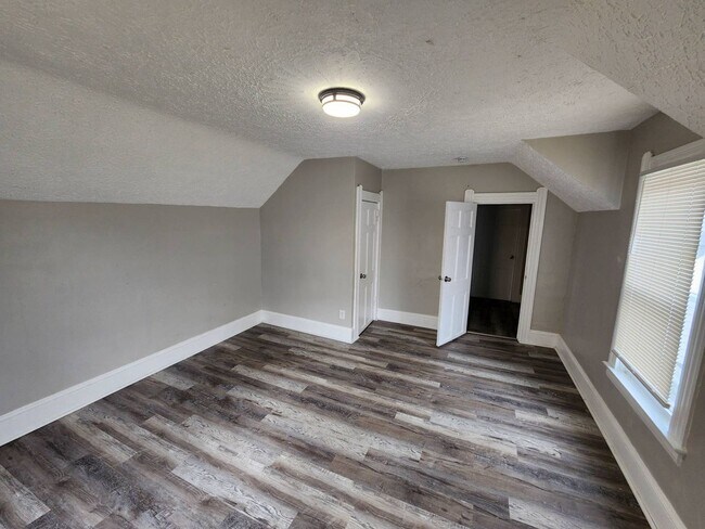 Building Photo - Charming 4-Bedroom Property in Prime Location (SECTION 8 VOUCHERS ACCEPTED)