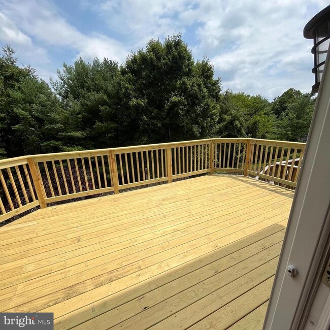 Building Photo - 7807 Edmunds Way