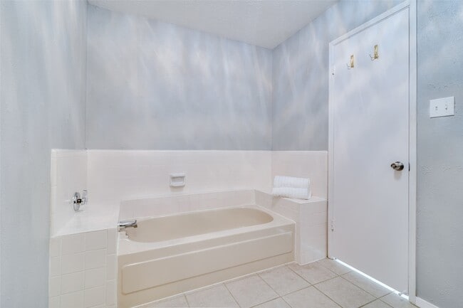 Building Photo - 4552 Fremont Ln