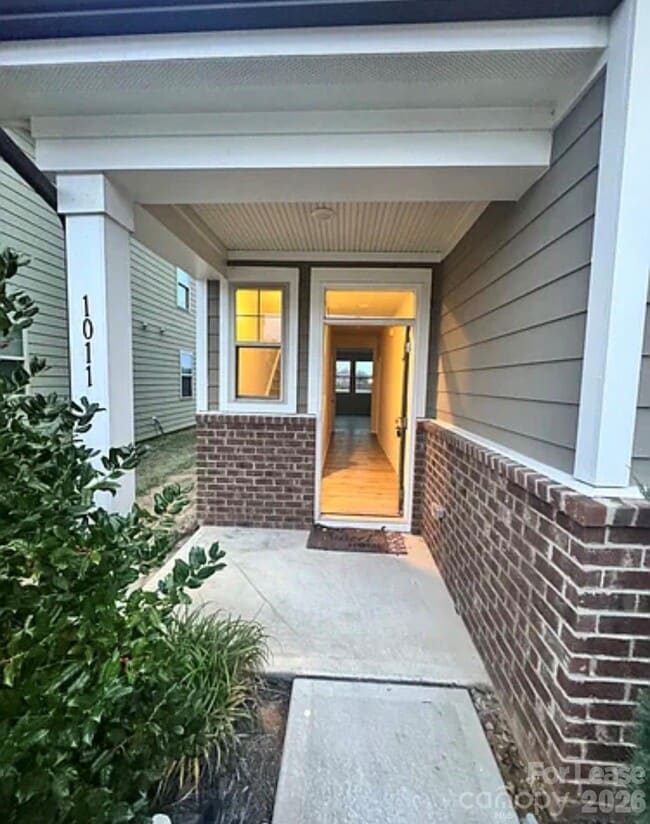 Building Photo - 1011 Maylen Trce