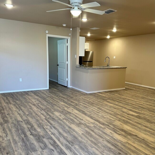 Building Photo - 1101 Preston Trails
