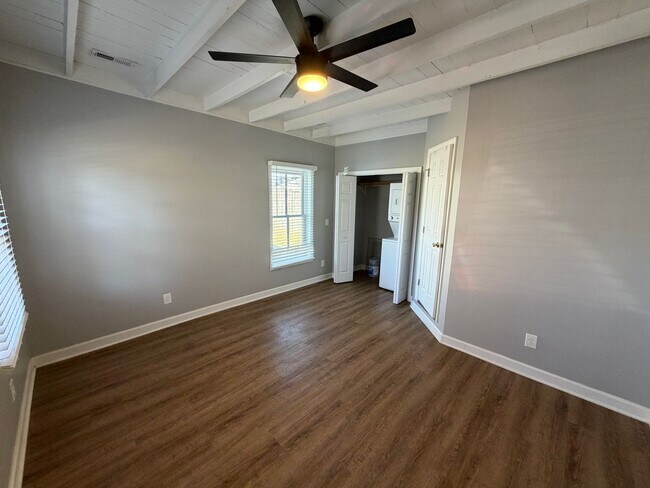 Building Photo - LIve in beautiful downtown Franklin!