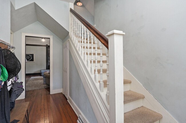 Building Photo - 4/2 bedroom house in republic