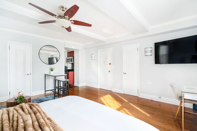 Building Photo - 240 W 73rd St