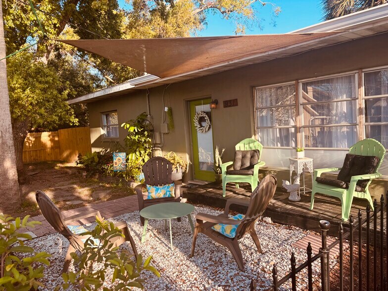 Front yard was sitting area - 931 Florida Ave