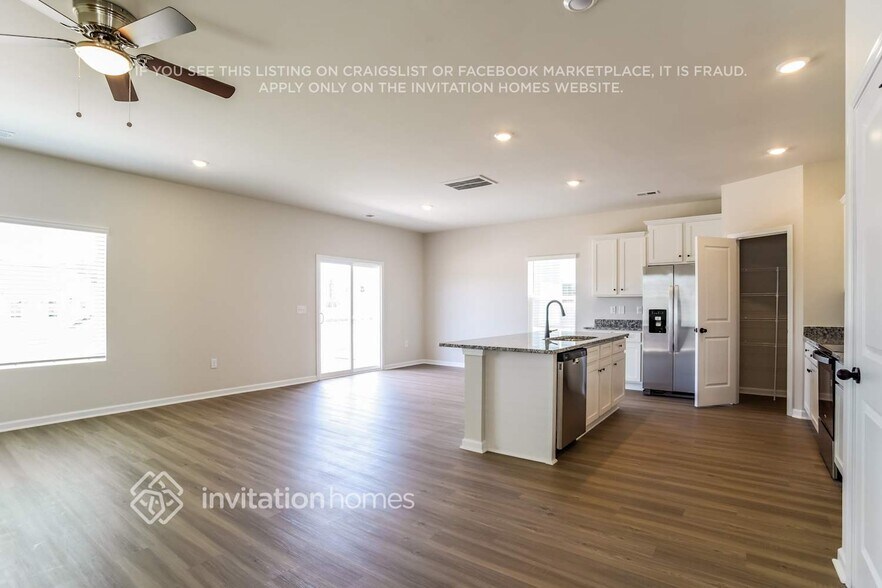 Building Photo - 3355 Fox Hall Dr