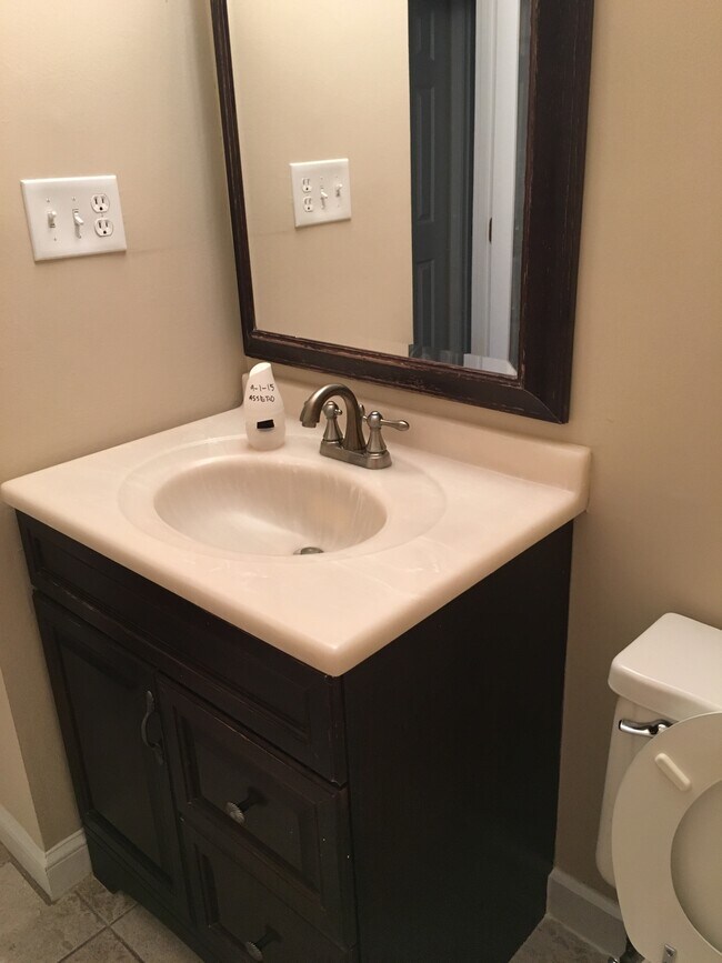 Building Photo - 1817 Oriole Ct