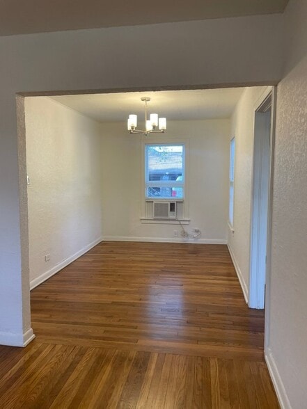 Building Photo - 401 W Lynwood Ave