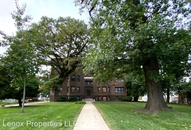 Building Photo - 4215 Grand Ave