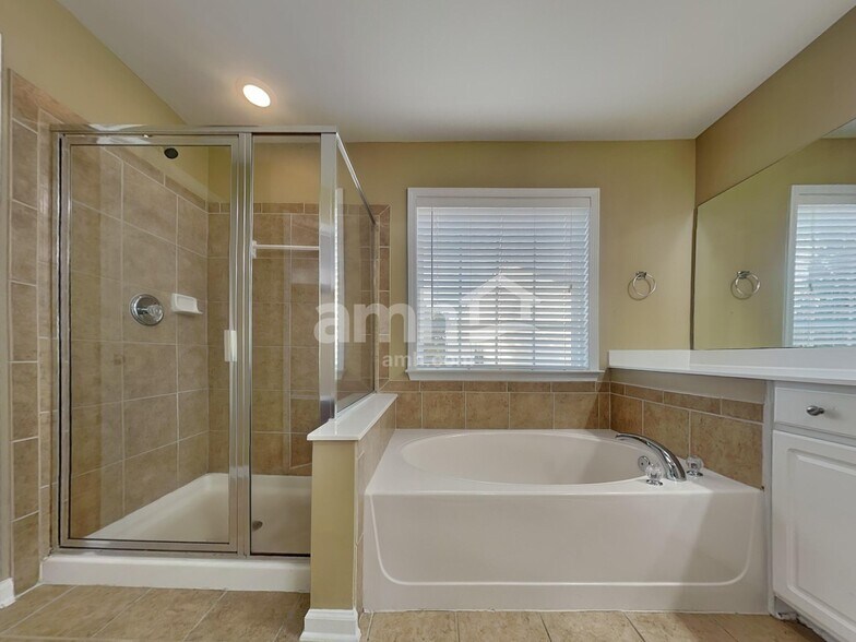 Building Photo - 3695 Moor Pointe Dr