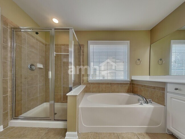 Building Photo - 3695 Moor Pointe Dr