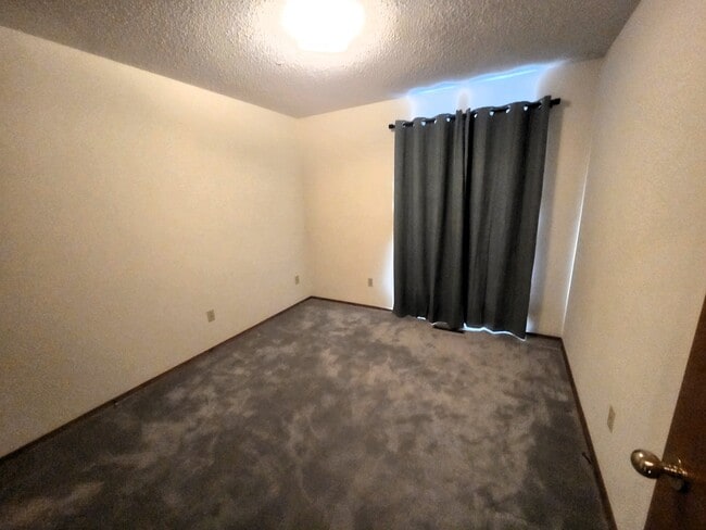 Building Photo - 2045 S Kentwood Ave