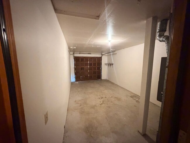 Building Photo - Brand New Flooring and Paint Upper Level Duplex