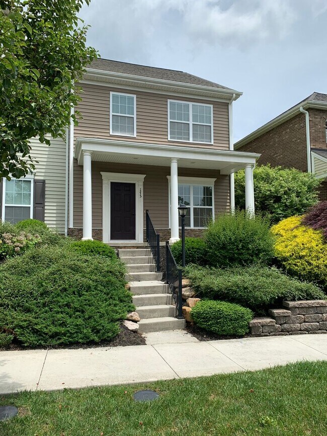 Building Photo - 2 Bedroom, 2.5 Bath Townhouse with detached one-car garage