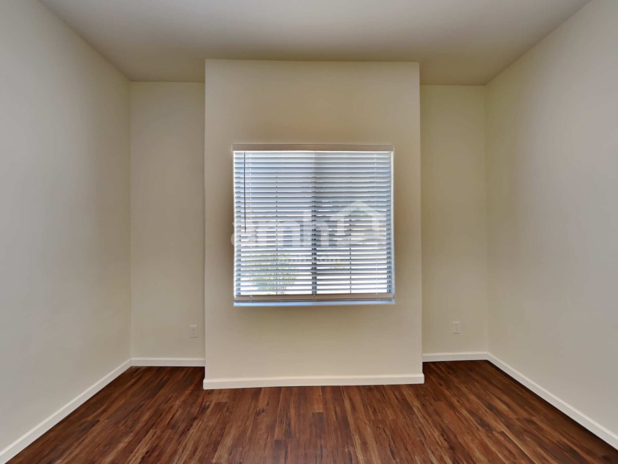 Building Photo - 521 E Harold Dr