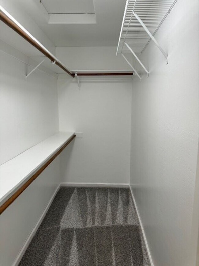 Building Photo - 3126 Silverlake Dr