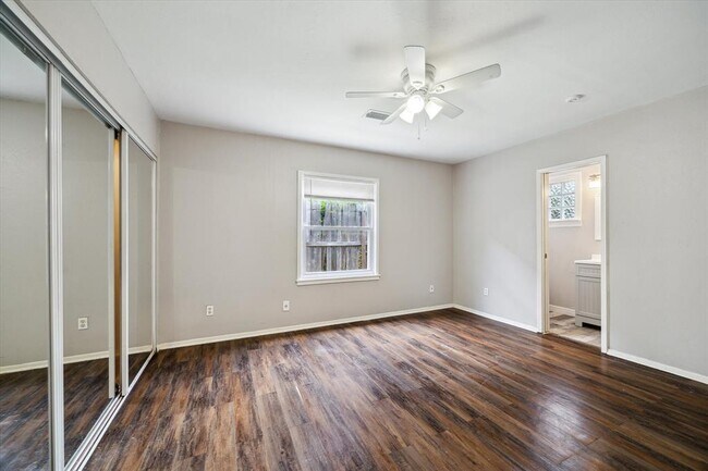 Building Photo - 1147 Du Barry Ln